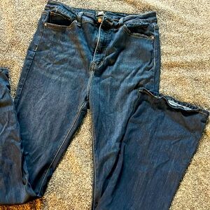 Women’s juniors jeans